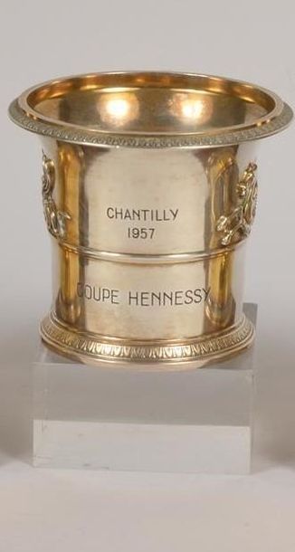 null 3 trophées en argent Coupe Hennessy, Chantilly. Poids, 307,2 gr, 276,5 et Poids...