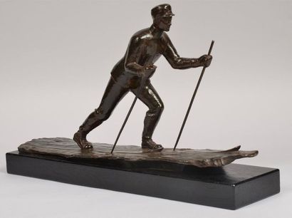 null Sculpture en bronze sur socle bois. «Le Randonneur». Signée Buschelberger (1869-1934)....