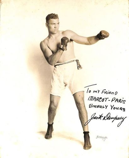 null Jack Dempsey. Photo originale signée par le boxeur à l'attention d' Henri Marcot....