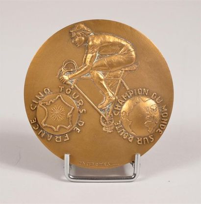 null Médaille en bronze commémorative pour les cinq Tours de France et le titre de...