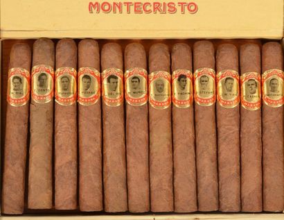 null Boîte de 24 cigares Montecristo avec les bagues à l'effigie des joueurs du Real...