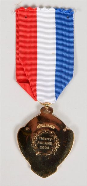 null Médaille d'or de la Fédération Française de Football attribuée à Thierry Roland...