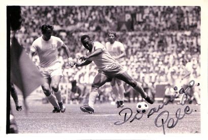 null Photo d'un match Brésil-Angleterre avec signature authentique de Pelé. Format...