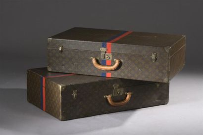 null Louis Vuitton - Deux malles de voyage, vers 1930
En toile enduite monogrammée.
H....