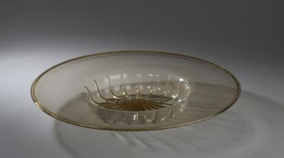 null Venise - Grand plat en verre fumé vers 1930
D. 62 cm 