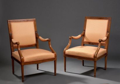 null Paire de fauteuils en acajou et placage d'acajou de la fin du XVIIIème siècle.
A...