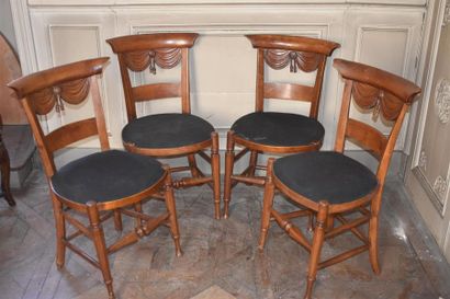 null Suite de quatre chaises en bois naturel, début du XIXe siècle
A dossier ajouré...