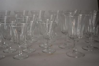 null Partie de service en cristal d'Arques, comprenant 13 verres à eau, 14 verres...