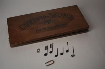 null Laimanto - Solfège, vers 1850
Notes et signes dans un coffret
20,5 x 47,5 c...