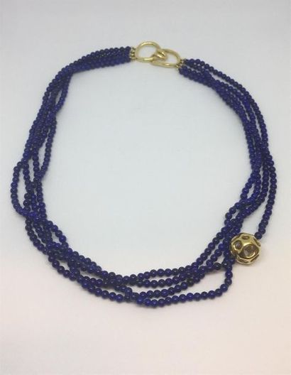 null Tiffany & Co. Angela Cummings . Collier de quatre rangs de perles de lapis lazuli
interrompus...