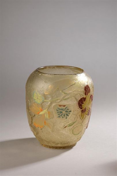 null GALLÉ Émile (1846-1904).
Vase ovoïde sur petit talon. Épreuve de tirage industriel...