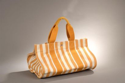 null Hermès. Sac de plage « Cannes » en toile blanche et orange chinée, double poignée,...