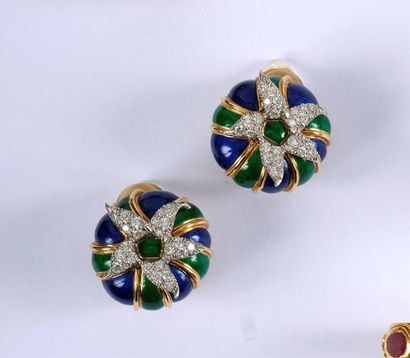 null Tiffany & Co par Jean Schlumberger .
Paire de clips d'oreilles à motif de fleur...