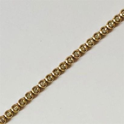  Bracelet Tennis en or jaune 750 composé de 39 diamants ronds brillantés (env. 2.20...