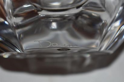 null Cendrier en cristal, signé DAUM 
H. 8,5 L. 16 P. 16 cm
