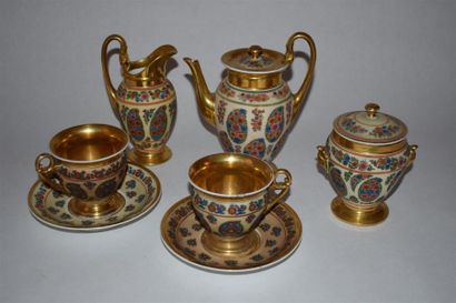 null Partie de service à thé en porcelaine, d'époque Louis Philippe
A décor de botehs...