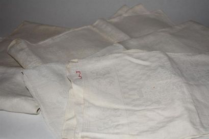 null Ensemble de quatre serviettes en damas de lin, Courtrai, XVIIIe siècle
Décor...