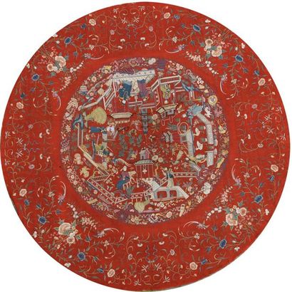 null Deux tentures en laine brodée et en soie peinte
Chine, époque Guangxu (1875-1908)
La...