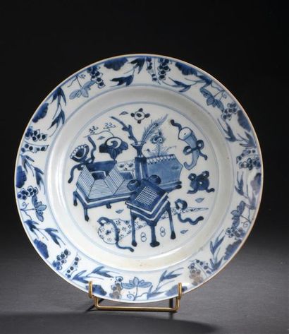 Petit plat en porcelaine bleu blanc Chine,...