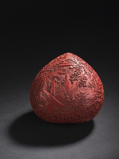 null Boîte couverte en laque rouge sculptée
Chine, fin du XIXe siècle
En forme de...
