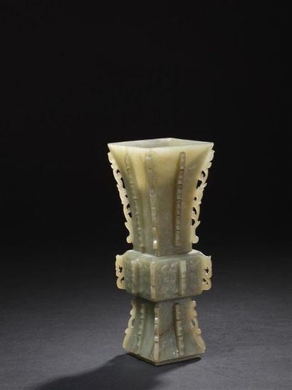 Vase gu en jade céladon Chine, XIXe siècle...