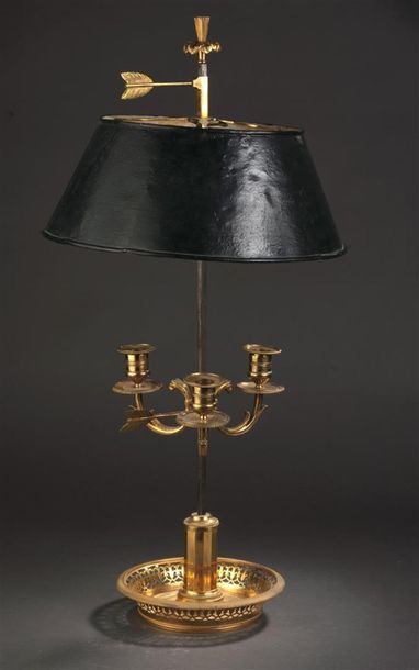 null Lampe bouillotte en bronze ciselé et doré de la fin du XVIIIIe siècle
À trois...