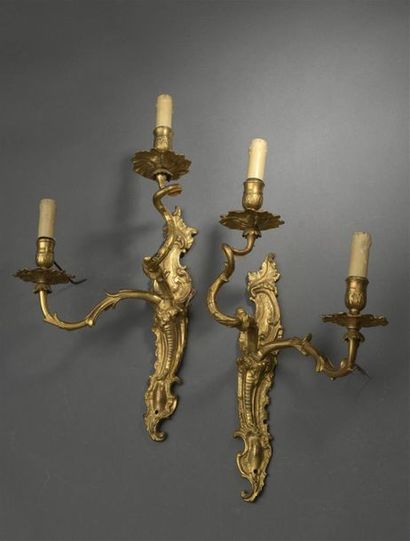 null Paire d'appliques en bronze ciselé et doré, d'époque Louis XV
À décor feuillagé,...