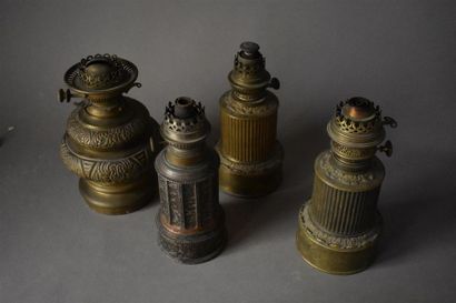 null QUATRE PIEDS DE LAMPE à pétrole, XIXe siècle
H. 26 cm
