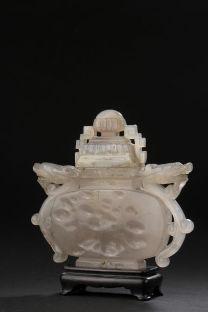 Petit vase couvert en agate Chine, XXe siècle...
