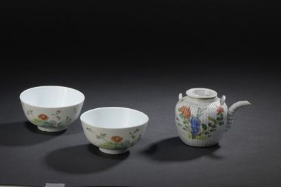 Paire de bols en porcelaine Chine, XXe siècle...