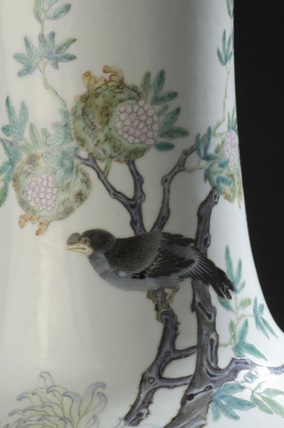 null Grand vase Tianqiuping en porcelaine polychrome
Chine, fin du XIXe - début du...