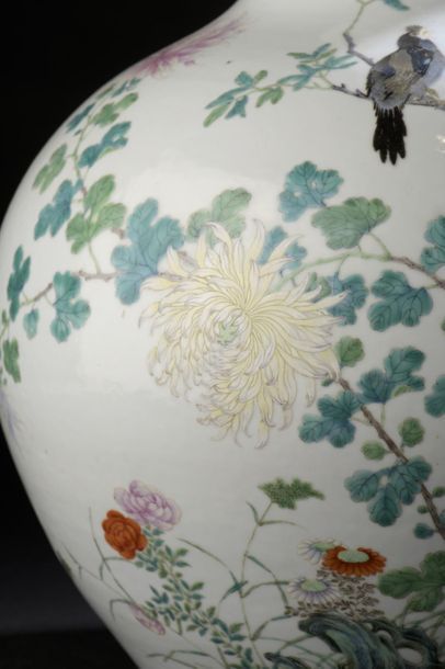 null Grand vase Tianqiuping en porcelaine polychrome
Chine, fin du XIXe - début du...