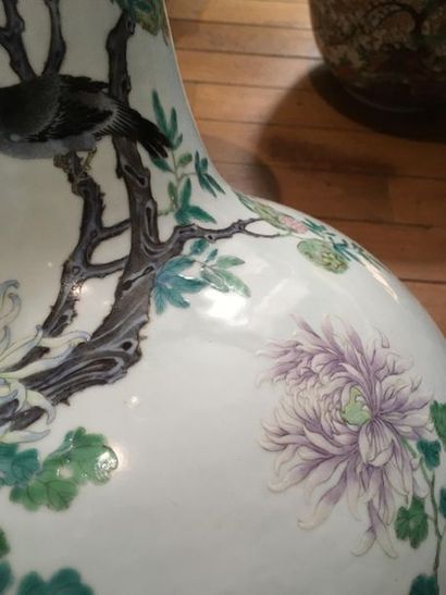 null Grand vase Tianqiuping en porcelaine polychrome
Chine, fin du XIXe - début du...