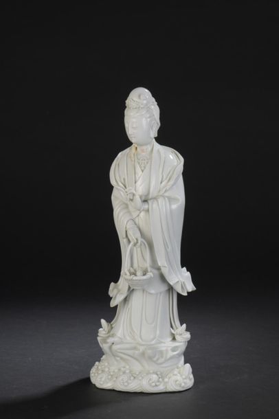  Statue de Guanyin en porcelaine blanc de Chine Chine, fin du XIXe - début du XXe...