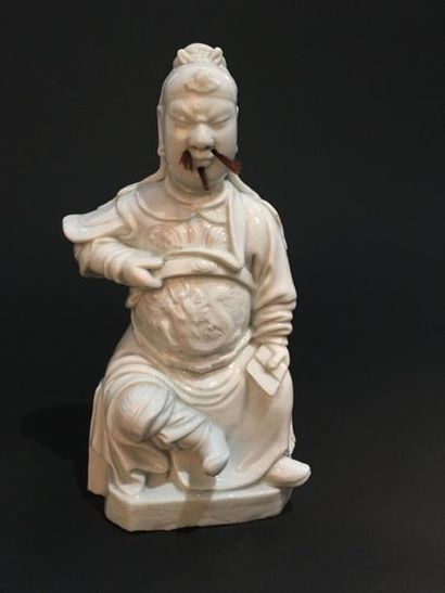 null Statuette de dignitaire en porcelaine blanc de chine
Chine, XIXe siècle
Représenté...