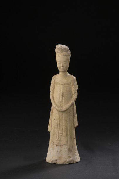 null Statuette of a lady of the court in terracotta with a straw yellow glaze
China,...