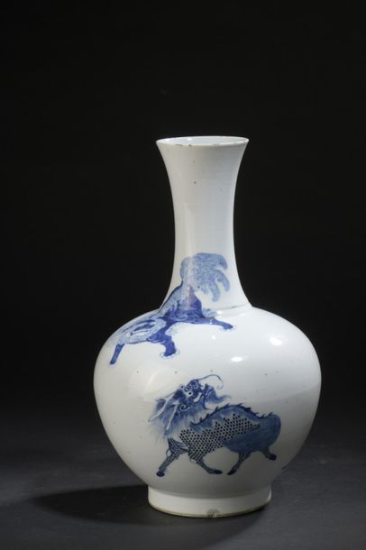 Vase en porcelaine bleu blanc Chine, fin...