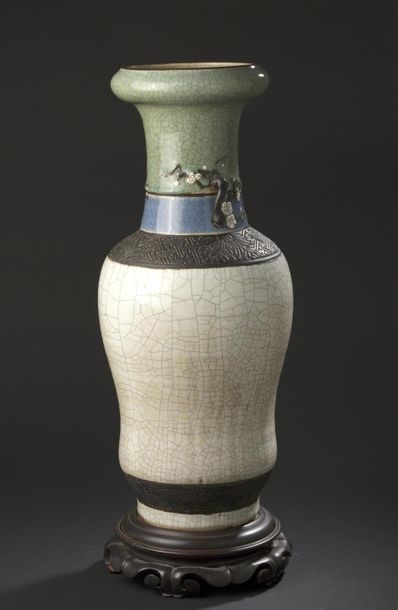 null Large Nanking earthenware vase
China, first half of the 20th century
Baluster-shaped,...