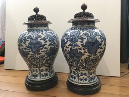 null Pair of blue-white porcelain vases
China, 19th century
Balusters, with swastika...