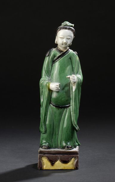  Statuette de personnage en grès émaillé vert, jaune et aubergine Chine, XIXe siècle...