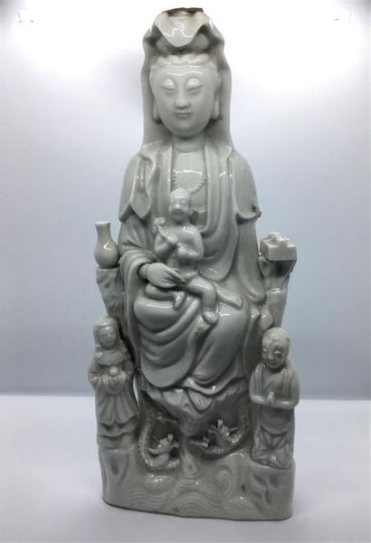 null Statuette de Guanyin en porcelaine blanc de Chine
Chine, XIXe siècle
Représentée...