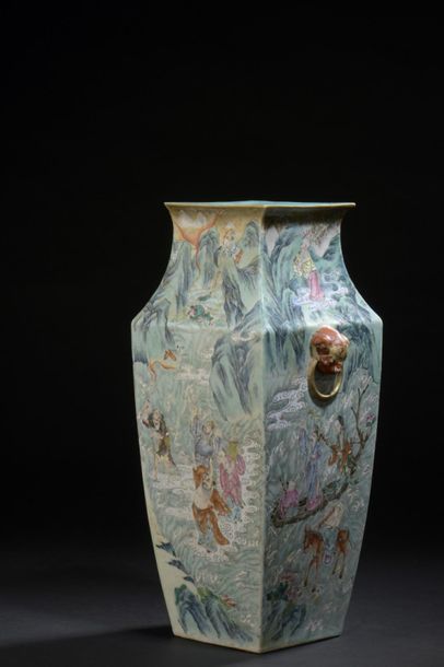 Vase en porcelaine polychrome Chine, début...