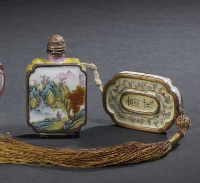 null Abstinence plate and snuffbox made of copper and Canton enamels
China, early...