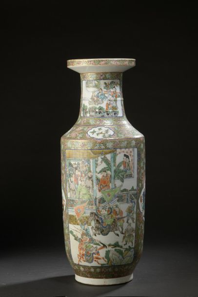 Grand vase en porcelaine de Canton Chine,...