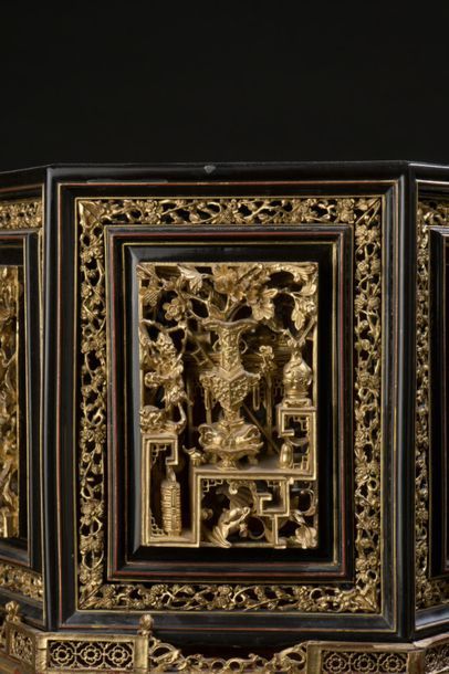 null Black and gold lacquered wooden box
South China, late 19th century
Hexagonal,...