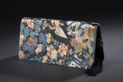null Embroidered silk pouch
China, Guangxu period (1875-1908)
The top covered with...