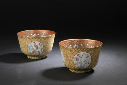 Paire de bols en porcelaine Chine, XXe siècle...
