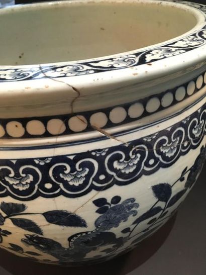null Vasque à poisson en porcelaine bleu blanc
Chine, fin du XIXe - début du XXe...