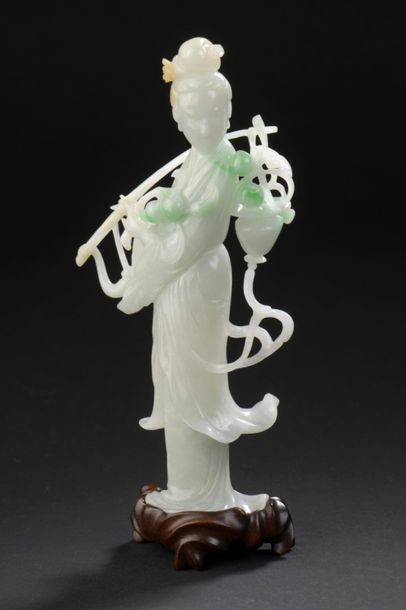 Statuette de femme en jadéite Chine, XXe...