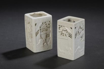 null Two brush pots in white Chinese porcelain
China, Kangxi period, 18th century
Square...